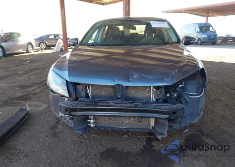 2015 Volkswagen Passat 1.8T Limited Edition из США, поврежденный, VIN 1VWAT7A33FC075521